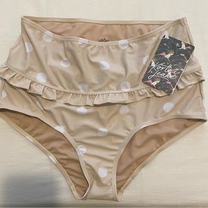 Kortni Jeane swimmer bottom